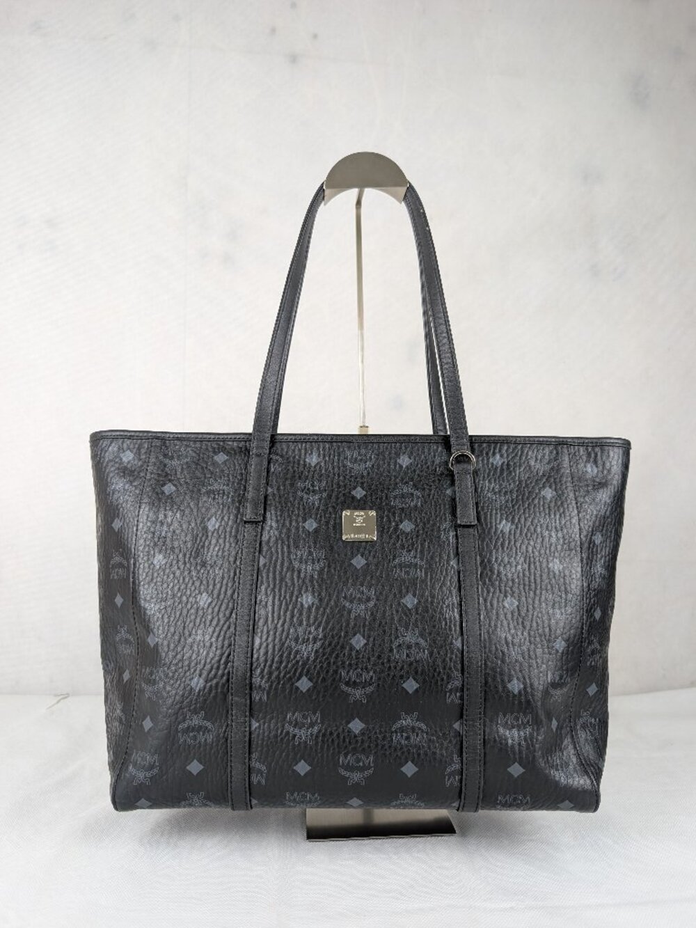 Authentic MCM Toni Logo Visetos Black Ladies Shopper Tote Bag Made in Korea.